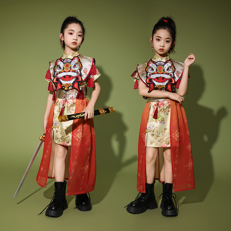 六一国潮女东方醒狮戏曲旗袍拖尾中国风模特走秀T台时装演出礼服