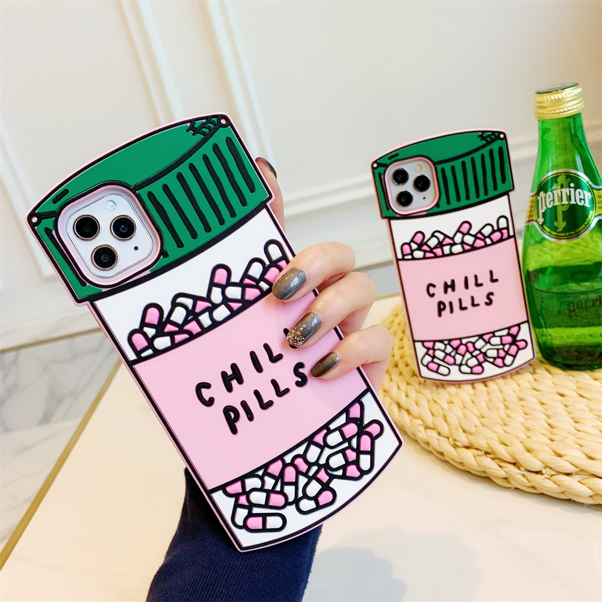 绿色药丸适用于苹果iPhone17手机壳16promax日韩风CHILL PILLS卡通硅胶15/14/13pro软壳粉色保护套15promax女