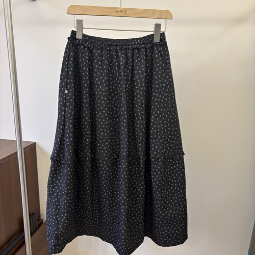 about moon设计感木耳边碎花花苞半身裙女松紧腰复古半裙2026秋季