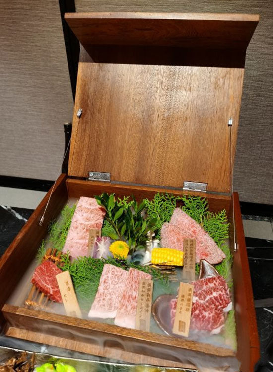 日式牛肉展示沙比利木盒带盖烤肉寿喜锅刺身拼盘木制托盘牛扒烟熏