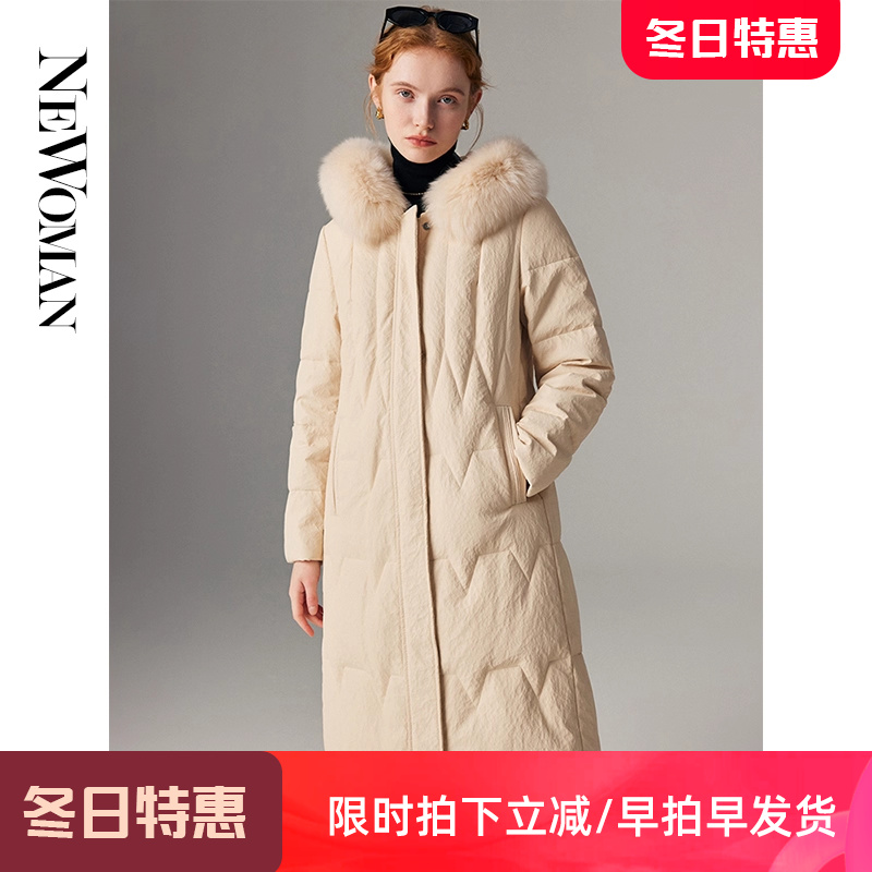 白鸭绒羽绒服女2024新款中长款加厚压花迷彩纹狐狸毛领皮羽绒外套