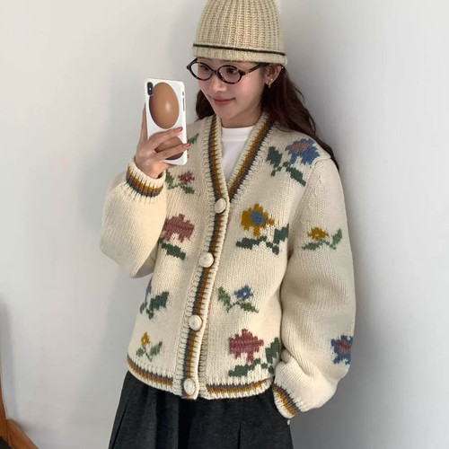 可爱减龄花朵图案针织开衫女毛衣