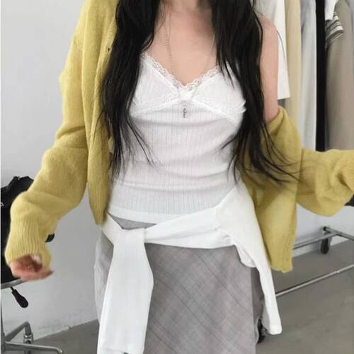 温柔V领蕾丝吊带背心针织衫套装