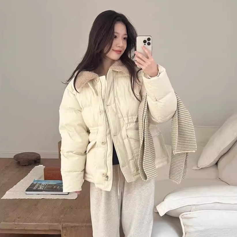 百搭翻领羊羔毛领收腰羽绒服外套
