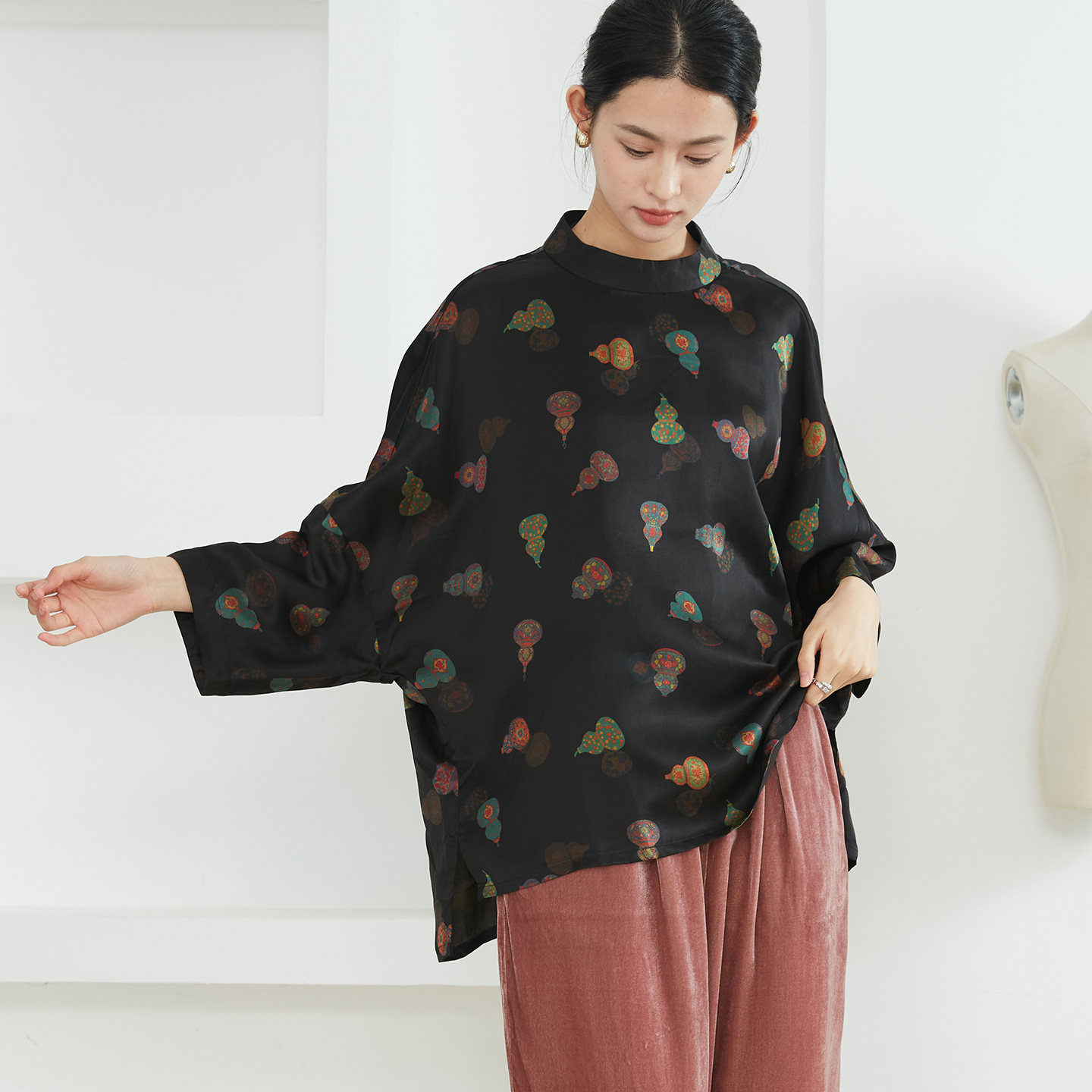 一丝牵 100%桑蚕丝香云纱国风印花真丝长袖上衣女立领蝙蝠袖衬衣