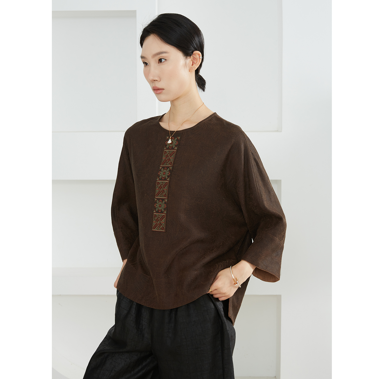 一丝牵双面穿国风刺绣100%桑蚕丝香云纱真丝挽袖上衣圆领套头小衫