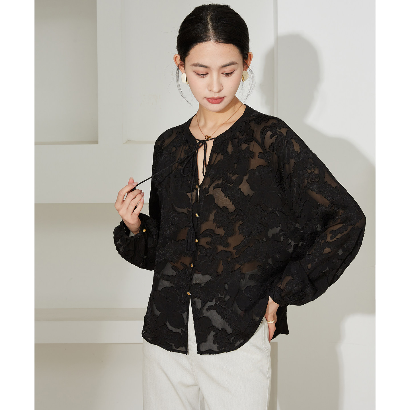 高定 桑蚕丝顺纡剪花缎真丝系带V领长袖衬衫女新中式宽松上衣春夏