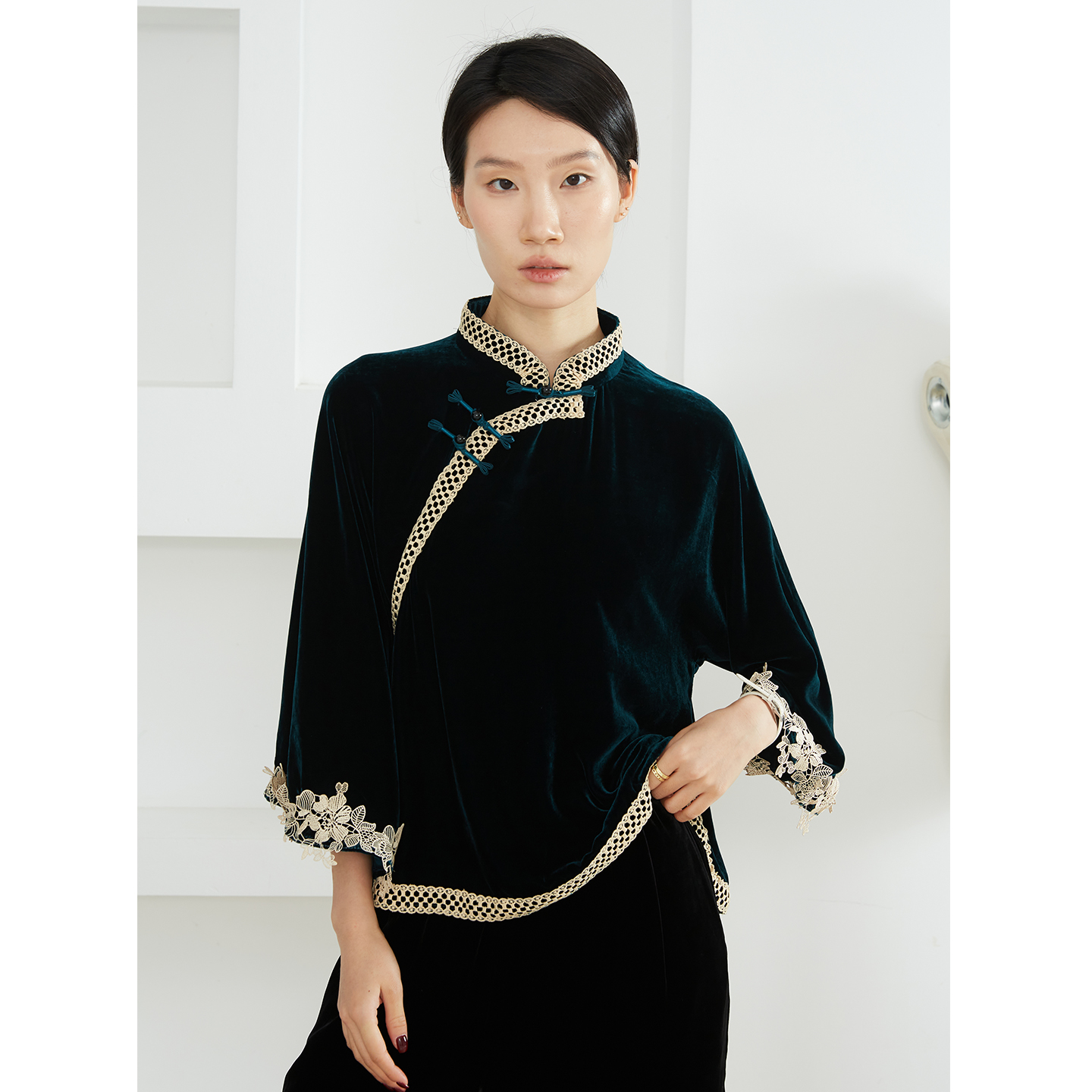 一丝牵蕾丝绣花拼接真丝丝绒新中式衬衫女宽松七分袖桑蚕丝上衣秋