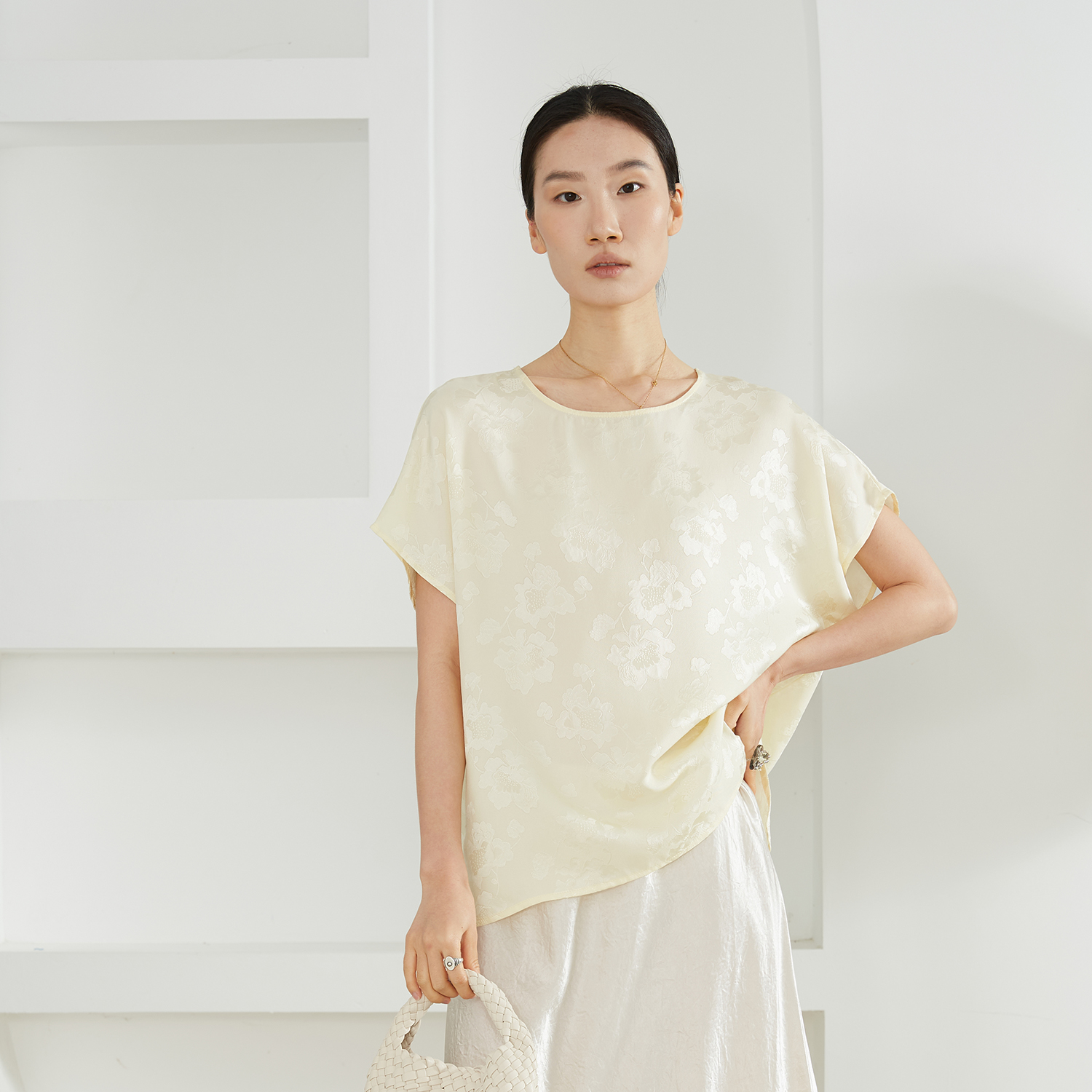 一丝牵 花萝提花真丝短袖T恤女基础款100%桑蚕丝圆领百搭上衣小衫