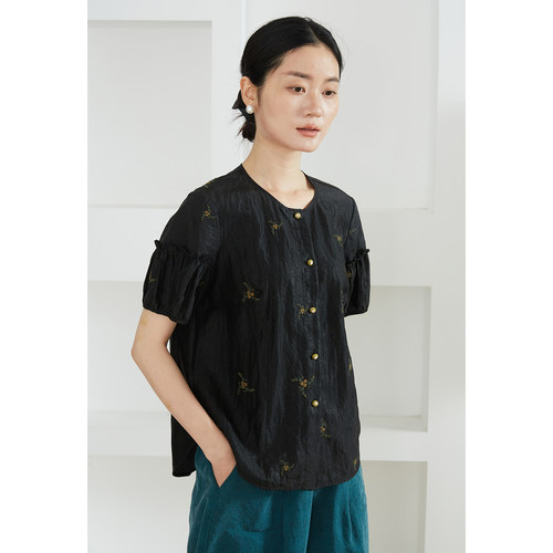 一丝牵 刺绣小花真丝香云纱短袖衬衫女100%桑蚕丝木耳袖圆领上衣