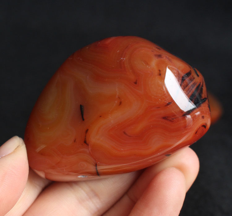 天然红玛瑙原石摆件缠丝玛瑙把件手把玩红黄色礼品椭圆形镇纸矿