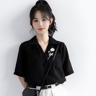女夏花朵刺绣设计感衬衣ins潮 韩国2025夏季 新款 复古黑色短袖 衬衫