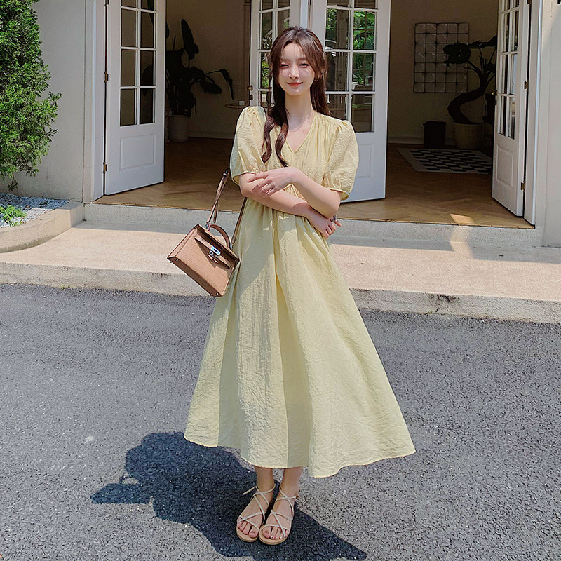 奶黄色褶皱连衣裙女夏2025新款流行超火温柔风小个子爆款a字裙,女装连衣裙,浙宝238
