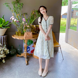 法式漂亮V领碎花连衣裙女夏2025新款气质绝美温柔风独特别致裙子图片