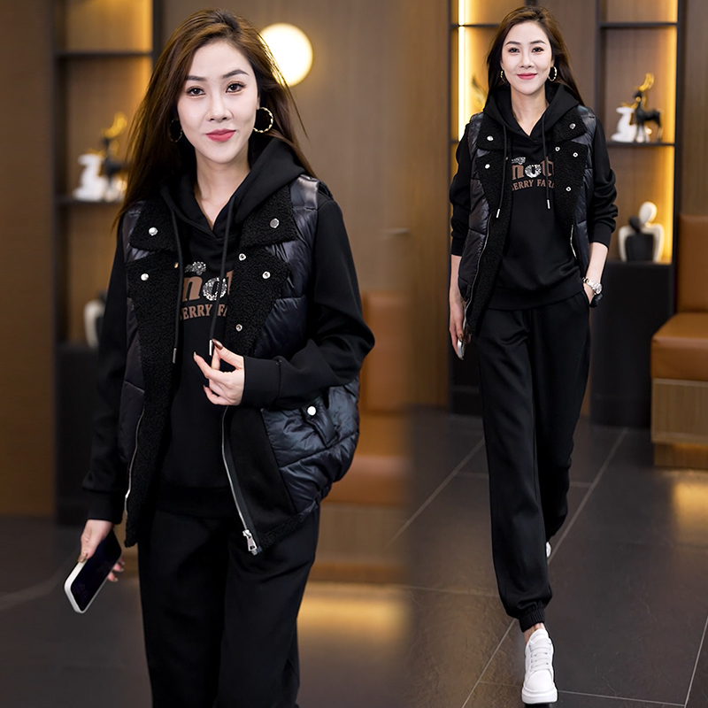 三件套冬季超好看加绒加厚马甲百搭卫衣连帽大妈女装中老年套装女