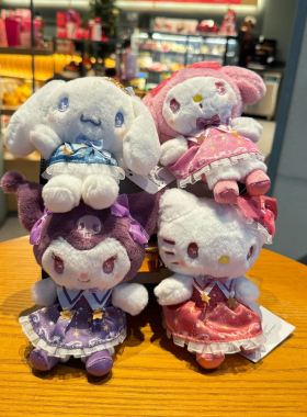 新款可爱魔法师Kitty库洛米美乐蒂大耳玉桂狗毛绒挂件包可爱卡通