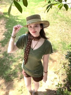 修身 t恤女夏2025新款 收腰设计感小众上衣 V领正肩短袖 苔绿色蝙蝠袖