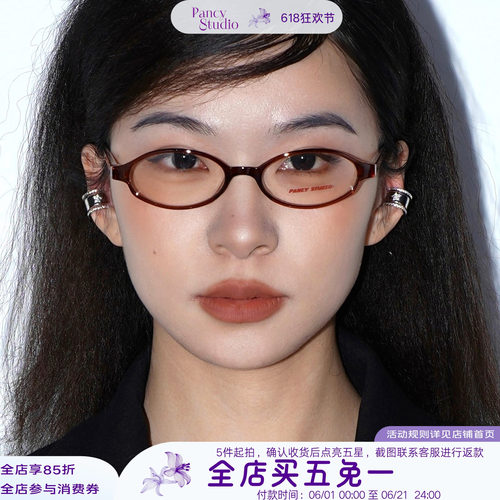 辣妹的复古眼镜框来啦随意驾驭