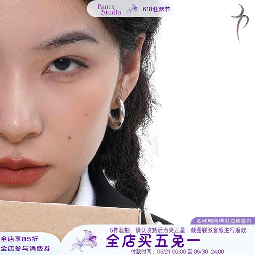 可以戴这个耳钉拿快递！！