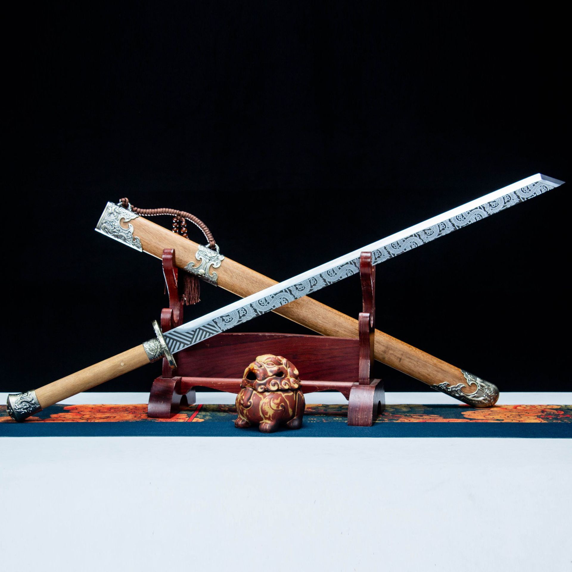 龙泉市刀剑高锰钢防身冷兵器一体