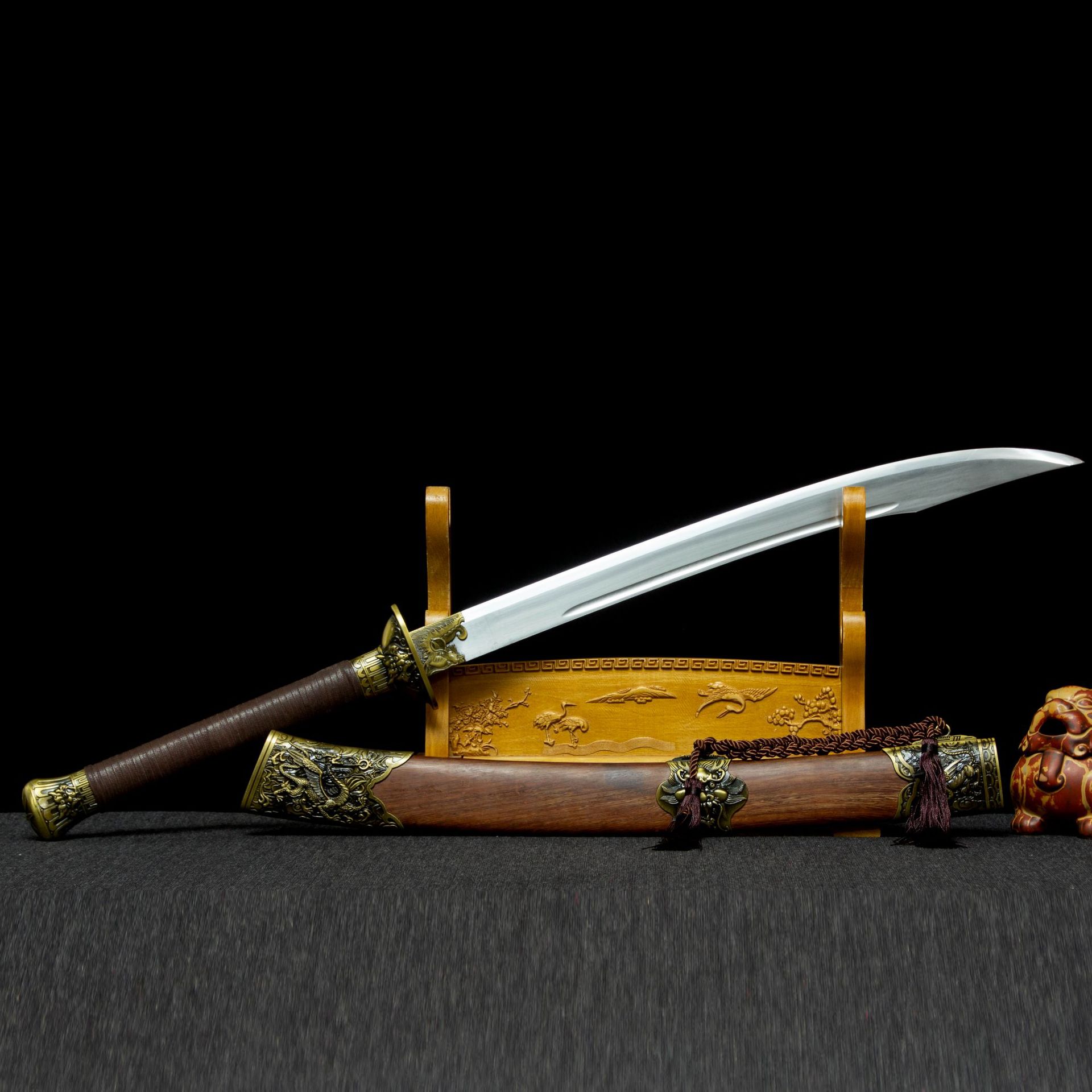 龙泉市刀剑高锰钢龙虎牛尾刀手工