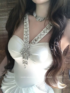 希腊神女重工镶钻挂脖V领吊带连衣裙女古早千金感包臀裙礼服长裙