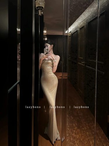 生日千金感小礼裙高级感重工烫钻挂脖吊带连衣裙性感露背显瘦长裙