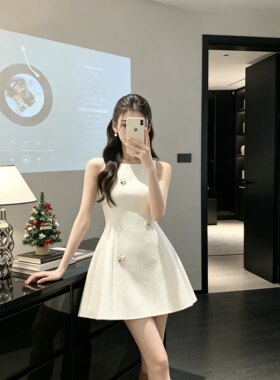 法式千金风连衣裙女夏2026新款韩系超火的重工钉钻收腰a字背心裙
