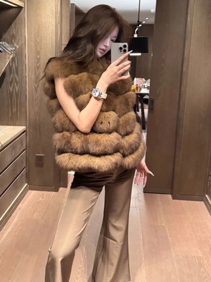 2025年秋冬新款韩女ins气质仿狐狸毛马甲时尚显瘦年轻款皮草背心