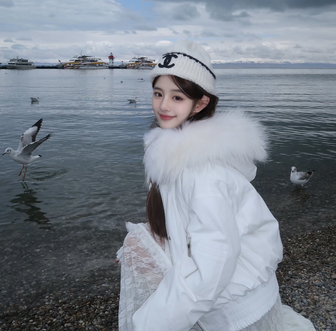 2025年冬季新款短款羽绒服女韩系加厚保暖小个子收腰大毛领外套潮