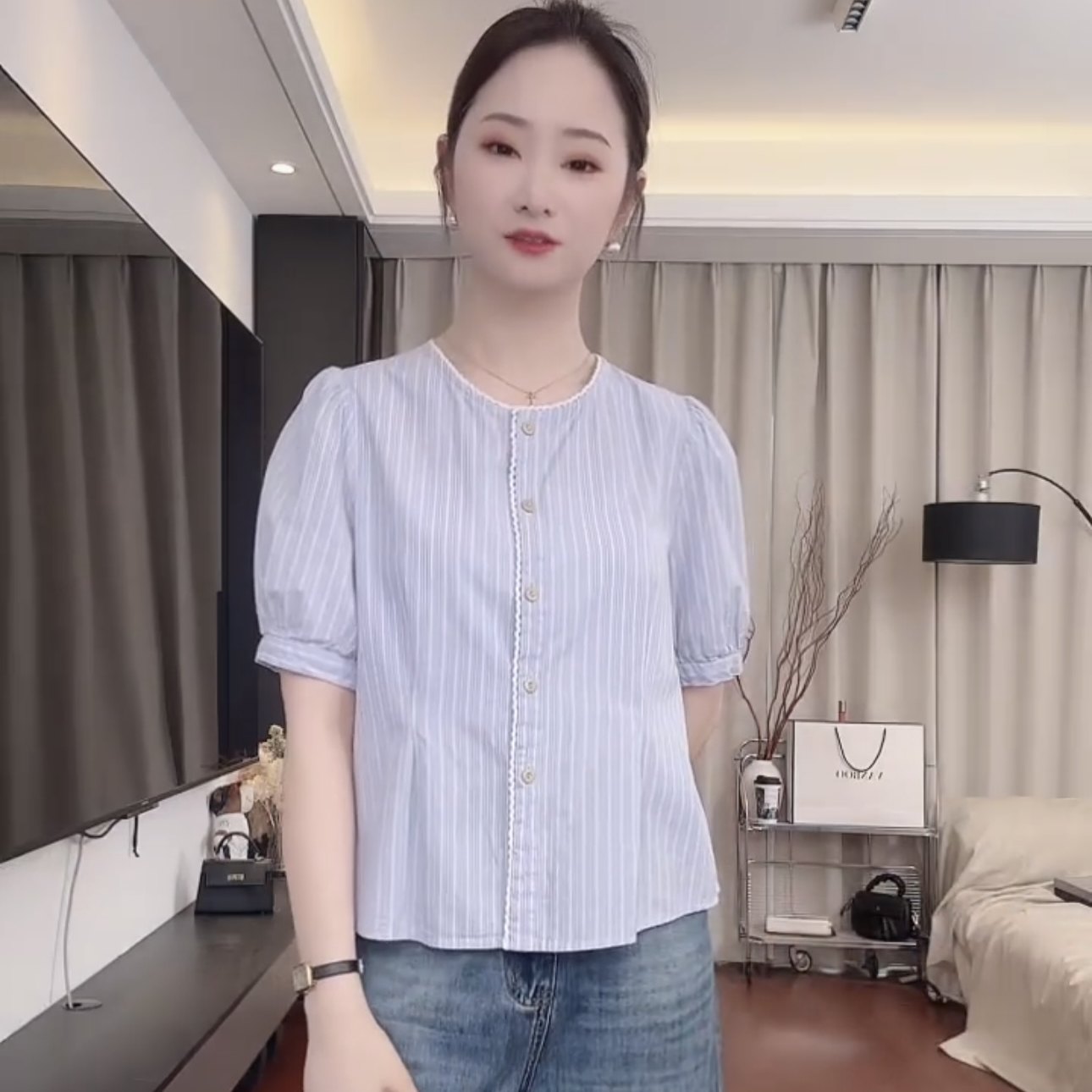法式条纹花边圆领短袖衬衫女夏季2026新款百搭显瘦泡泡袖小衫上衣
