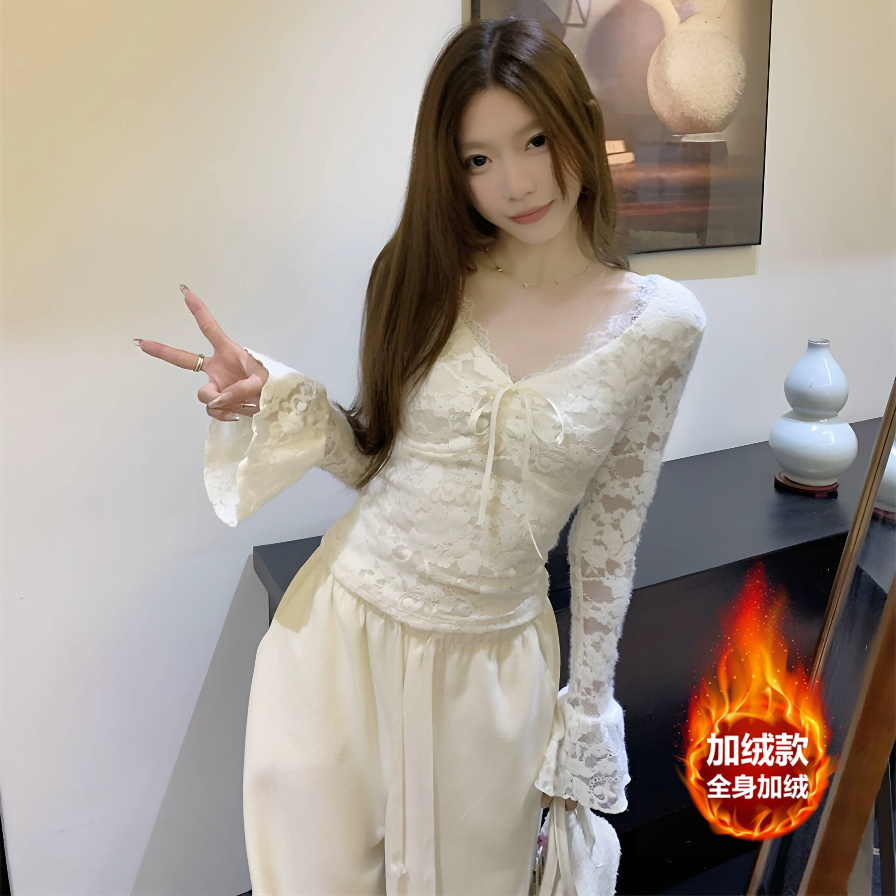 纯欲性感V领内搭打底衫女秋冬新款加绒蕾丝长袖独特绝美t恤小上衣