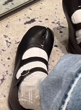 单鞋2026正流行四季芭蕾舞鞋分叉猪蹄玛丽珍鞋女设计感小众搭扣鞋