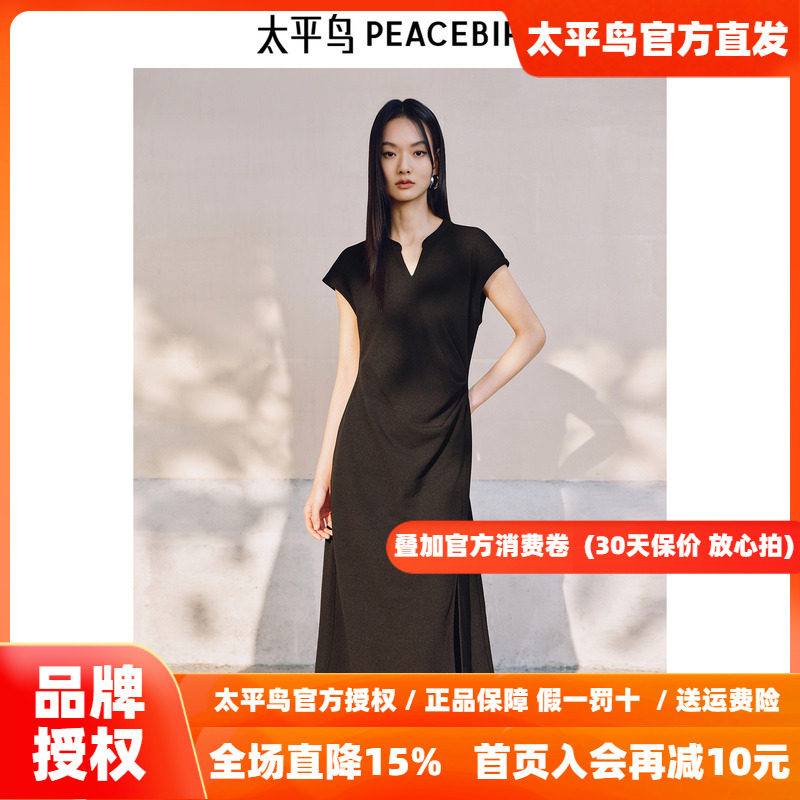 太平鸟针织小V领连衣裙女2026秋新款收腰短袖褶皱开衩长裙简约黑