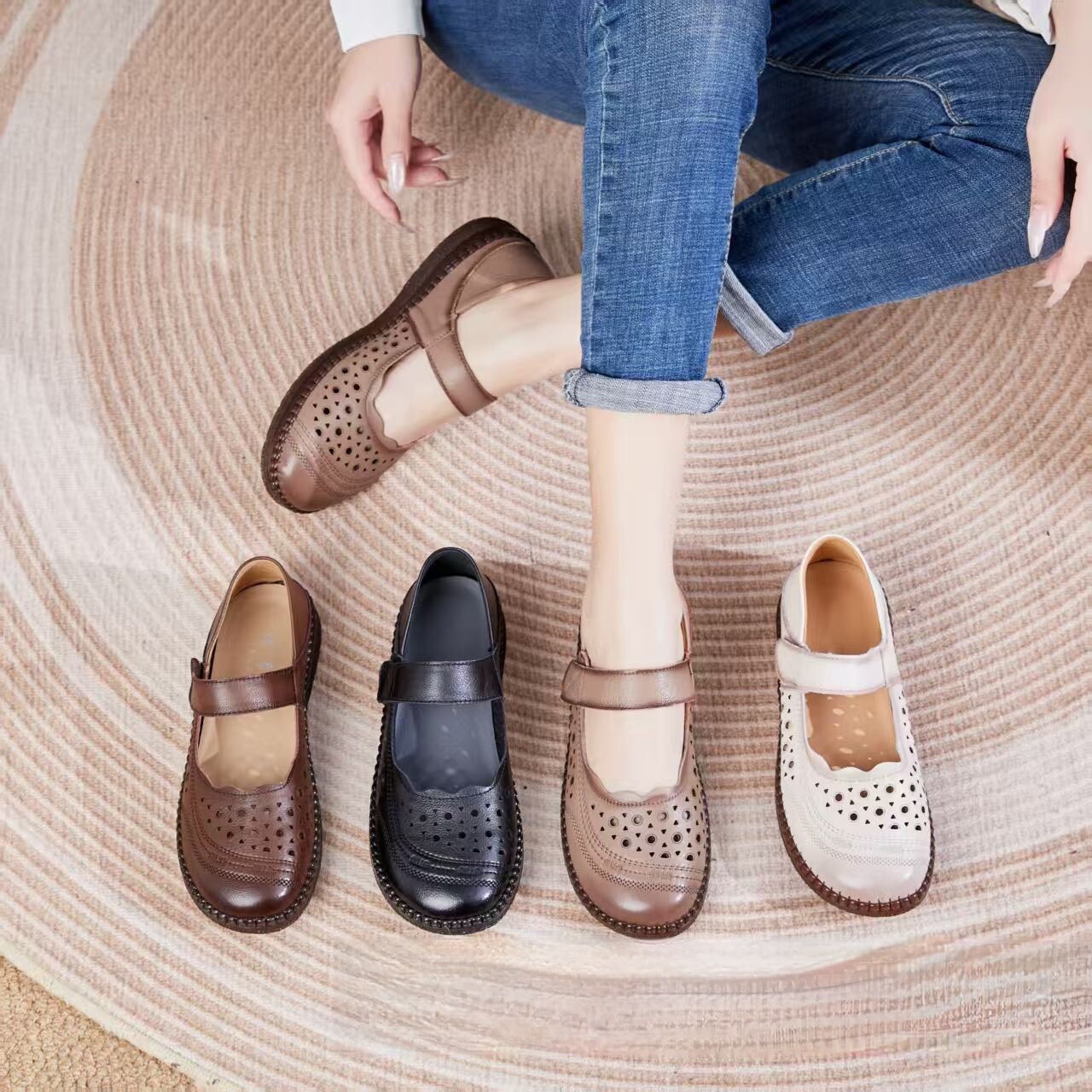 不累脚真皮软底妈妈鞋女2026春夏新款平底凉鞋女透气防滑轻便女鞋