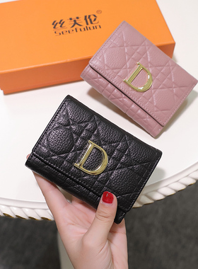 真皮短款小钱包女2025时尚新款D扣软皮钱夹大气折叠多卡位零钱包