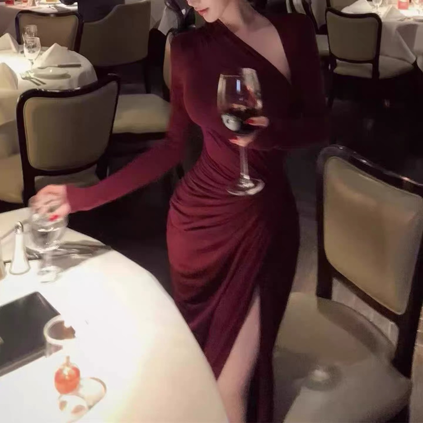 JAYKY YANG【杜塞之夜】斜肩褶皱长裙女设计感收腰修身包臀连衣裙