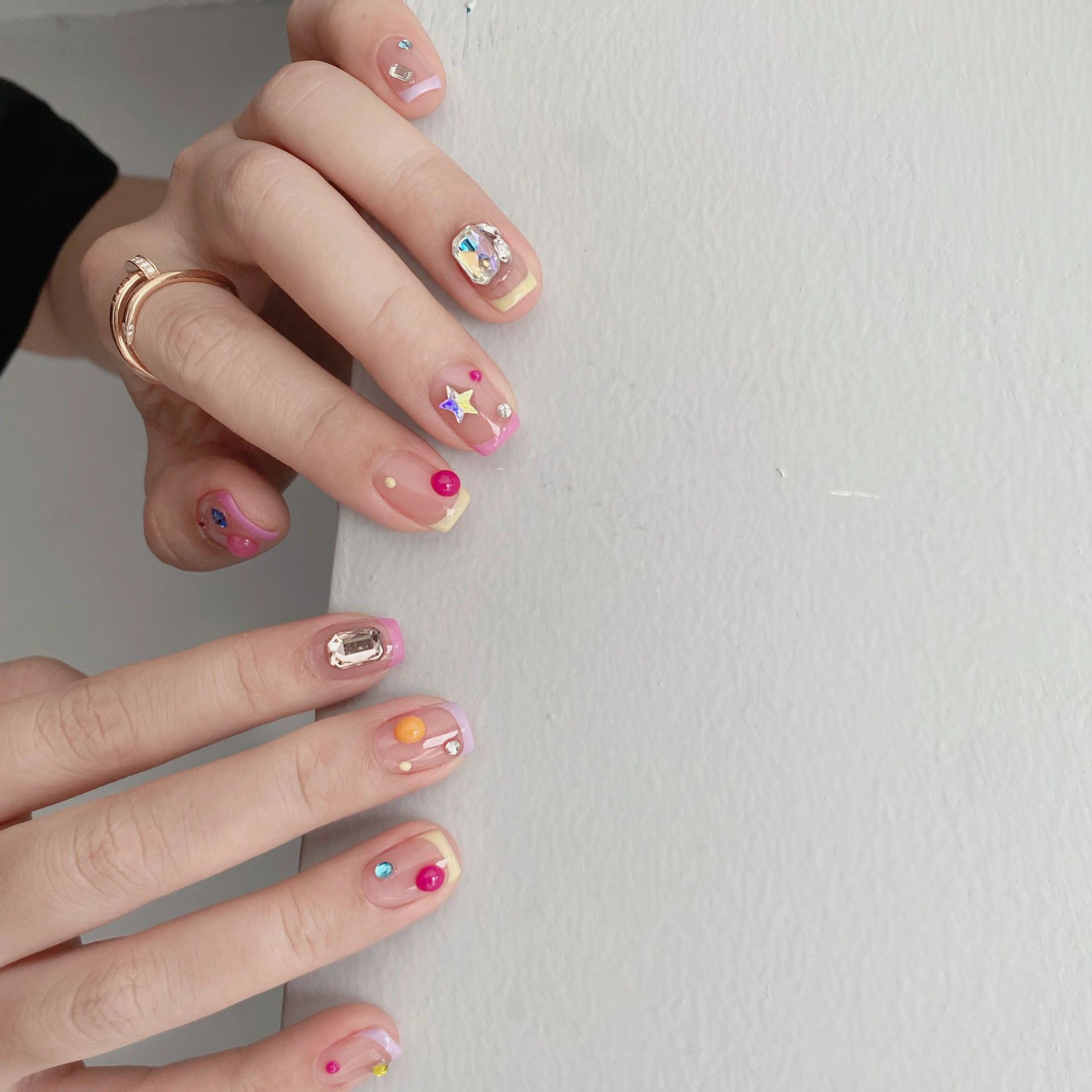 手工穿戴甲彩色多巴胺美甲贴片可爱风小甜豆爆闪钻指甲片显白短款