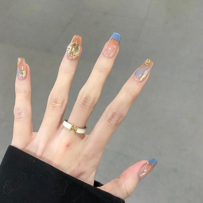 蓝色美甲和夏天真的很搭太显手白