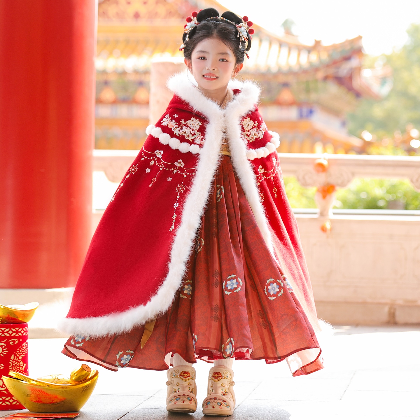 女童汉服秋冬2025新款儿童披风斗篷冬季加绒中国风过年衣服拜年服