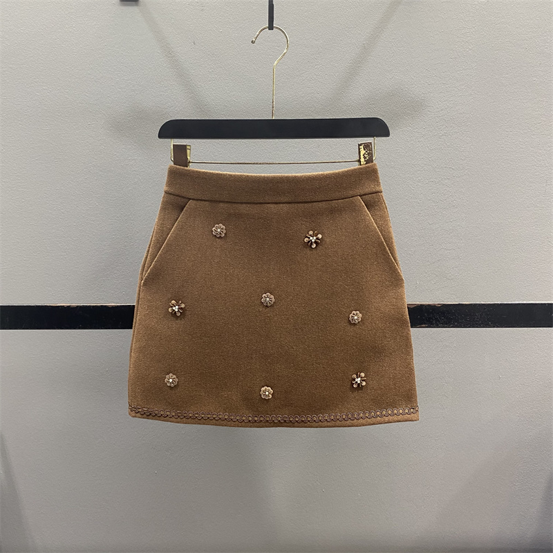 重工花朵钉珠毛呢半身裙女短裙