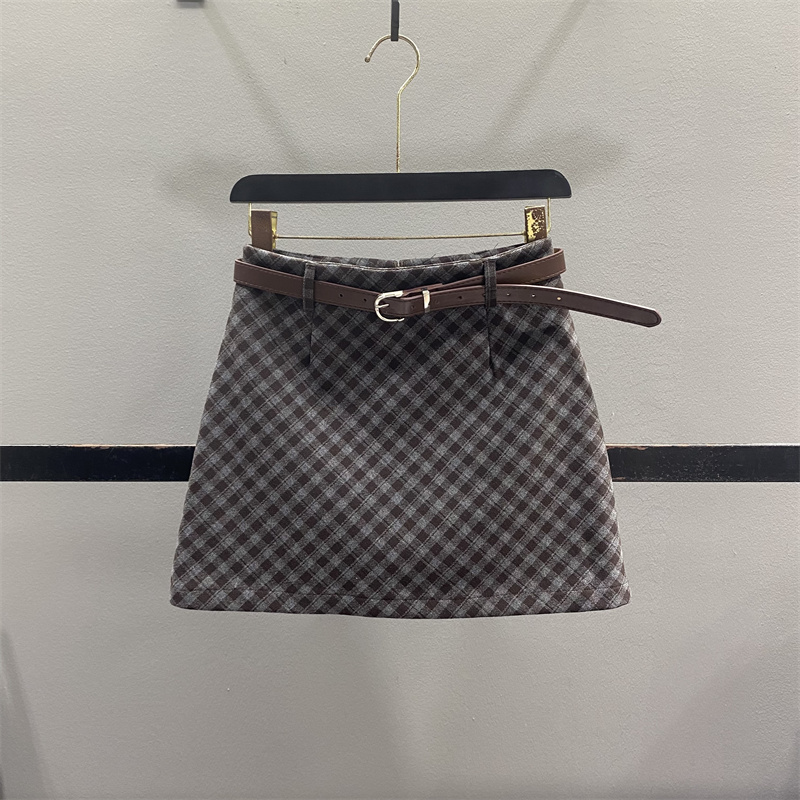 复古格纹毛呢半身裙女包臀短裙