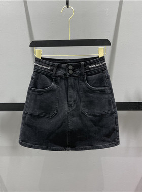 2025秋季两粒扣刺绣高腰黑色小短裙女防走光显瘦a字包臀半身裙潮