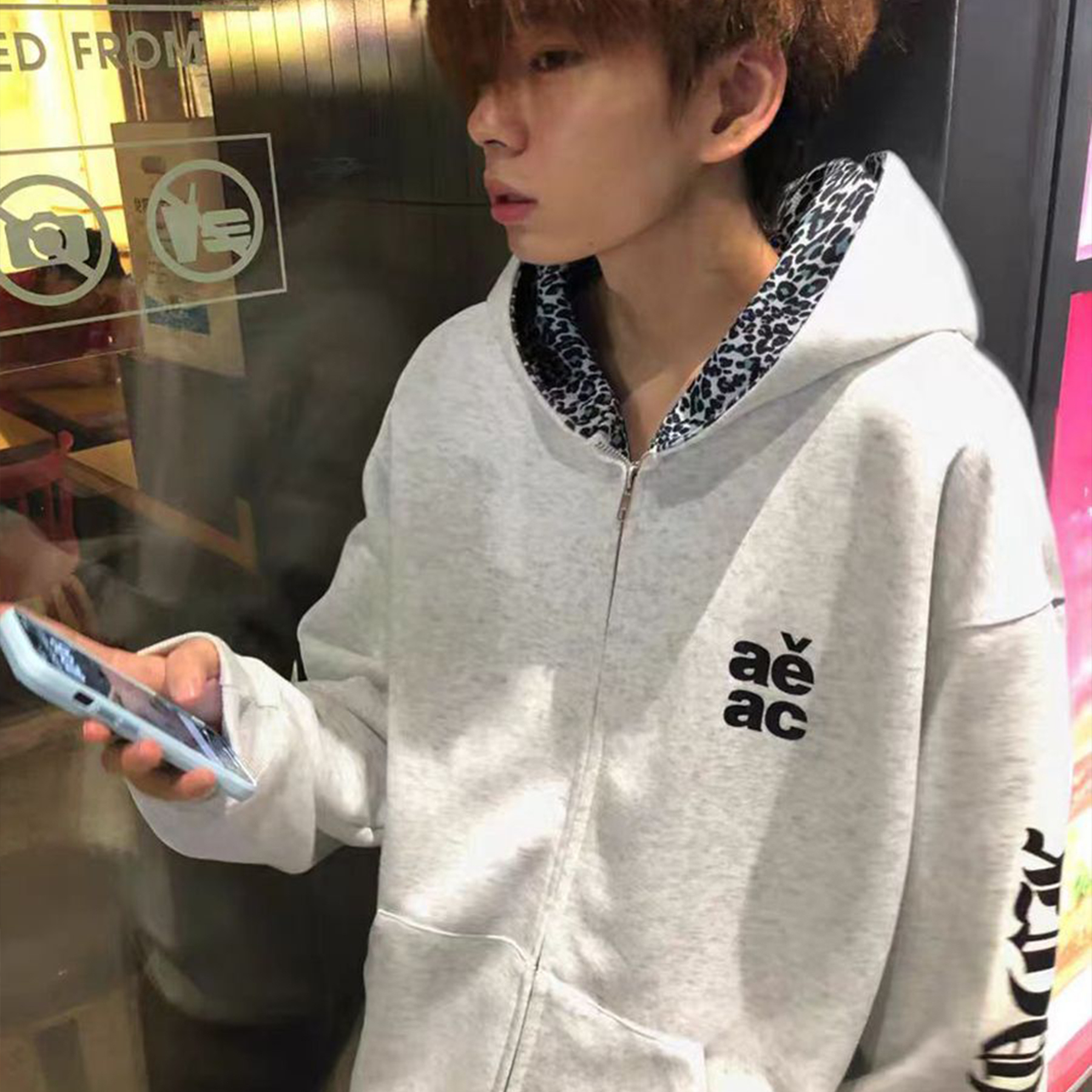 国潮牌灰色字母刺绣豹纹帽衫卫衣