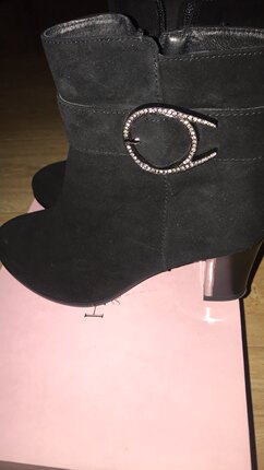 哈森反绒真皮春秋短筒高跟女鞋
