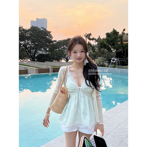 V领蕾丝花边A摆松弛度假吊带上衣