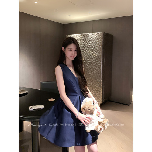 夜幕蓝贵气深V领礼服连衣裙