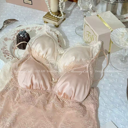 缎面甜美纯欲蕾丝拼接吊带胸衣