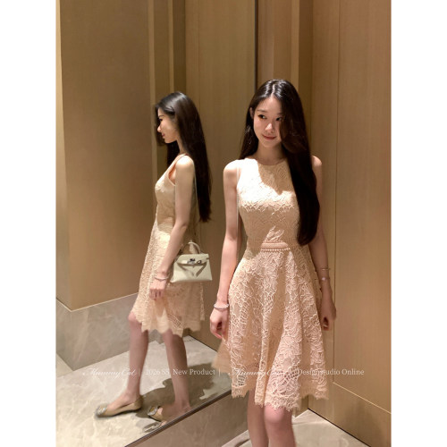 优雅重磅股线蕾丝缎面拼接连衣裙
