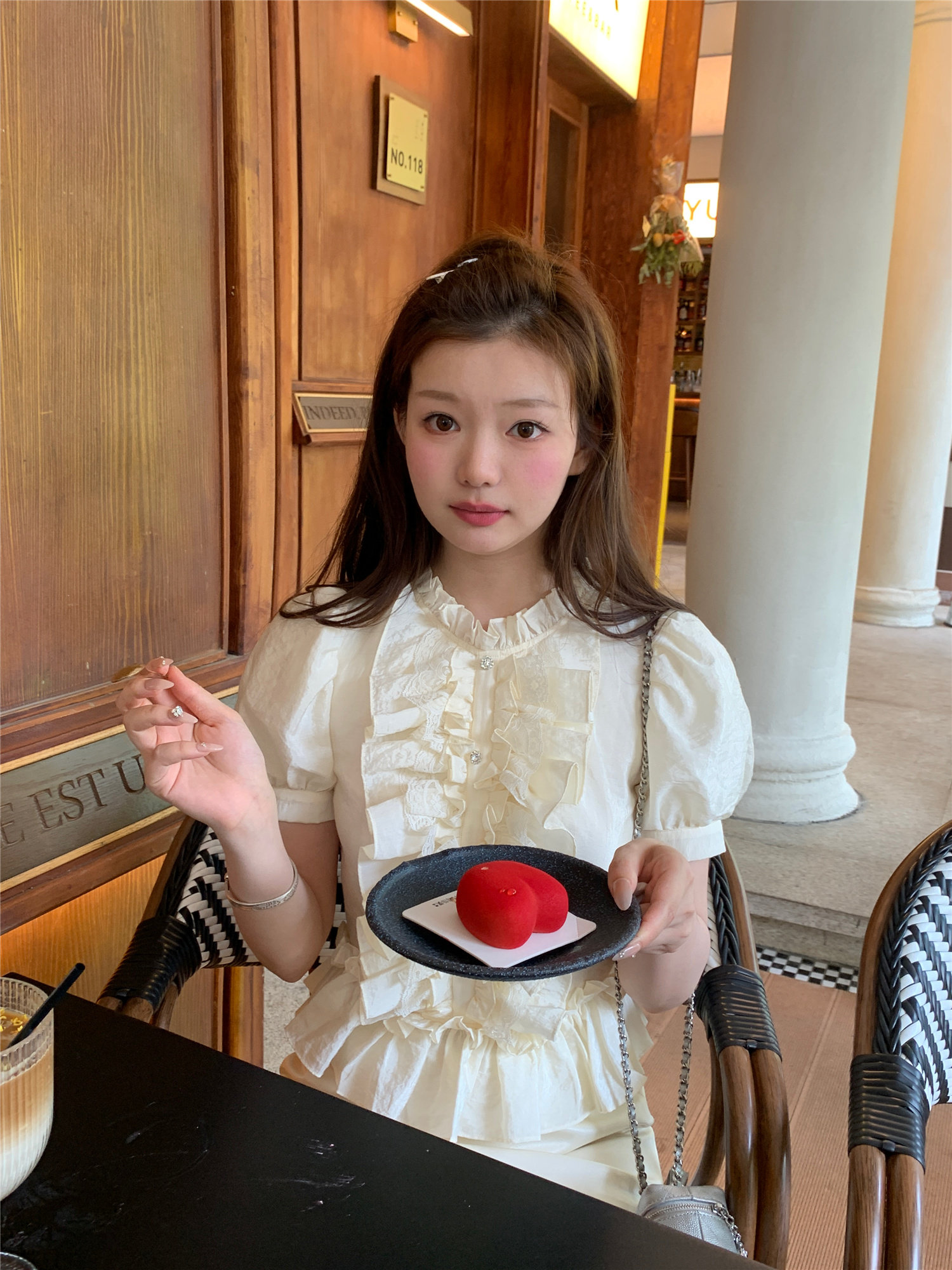 下蛋喵夏季纯色甜美气质荷叶边木耳边露背绑带泡泡袖短袖衬衣女